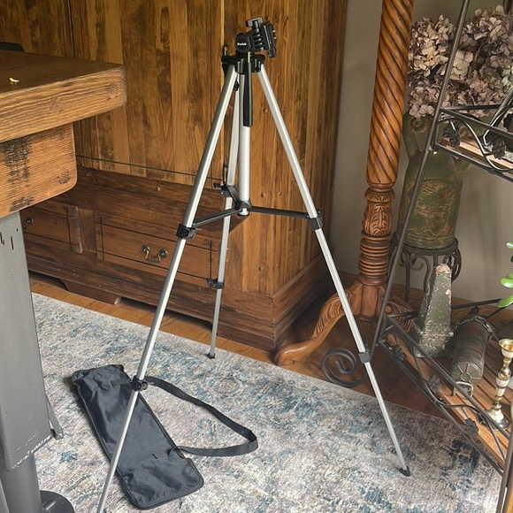 Digital Kodak Camera Tripod Level Extendable 53" Lightweight with Case - Picture 2 of 5